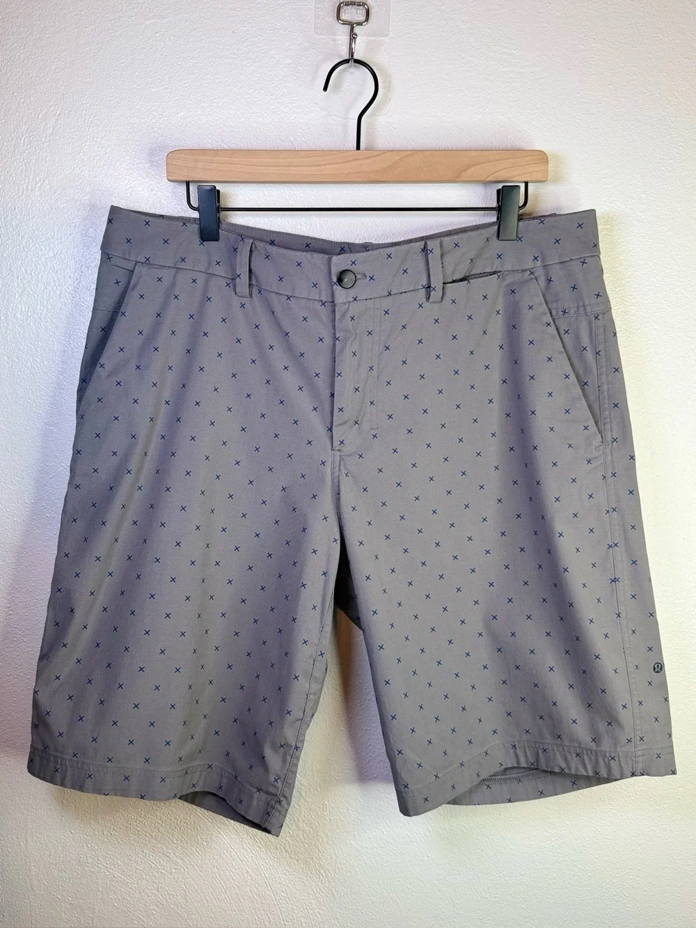 Lululemon Gray & Blue All Over X Print Classic Chino Casual Shorts Men's Size 38
